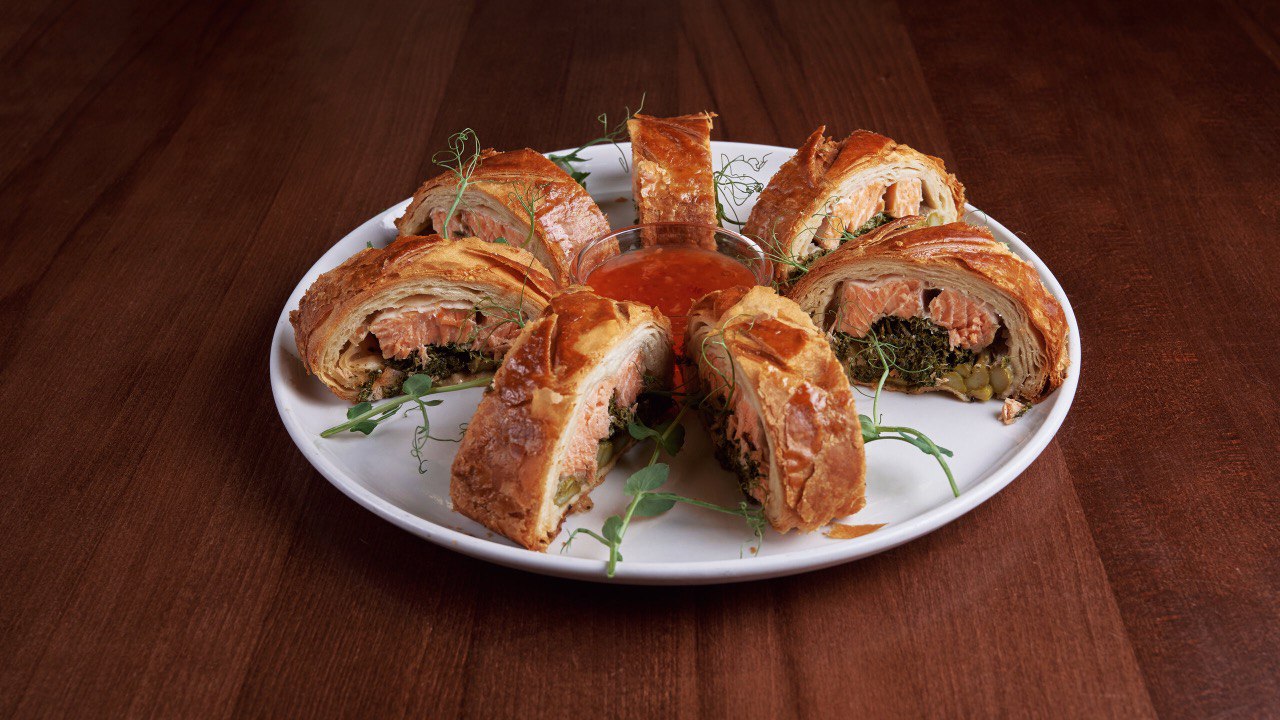 Форель в слоёном тесте