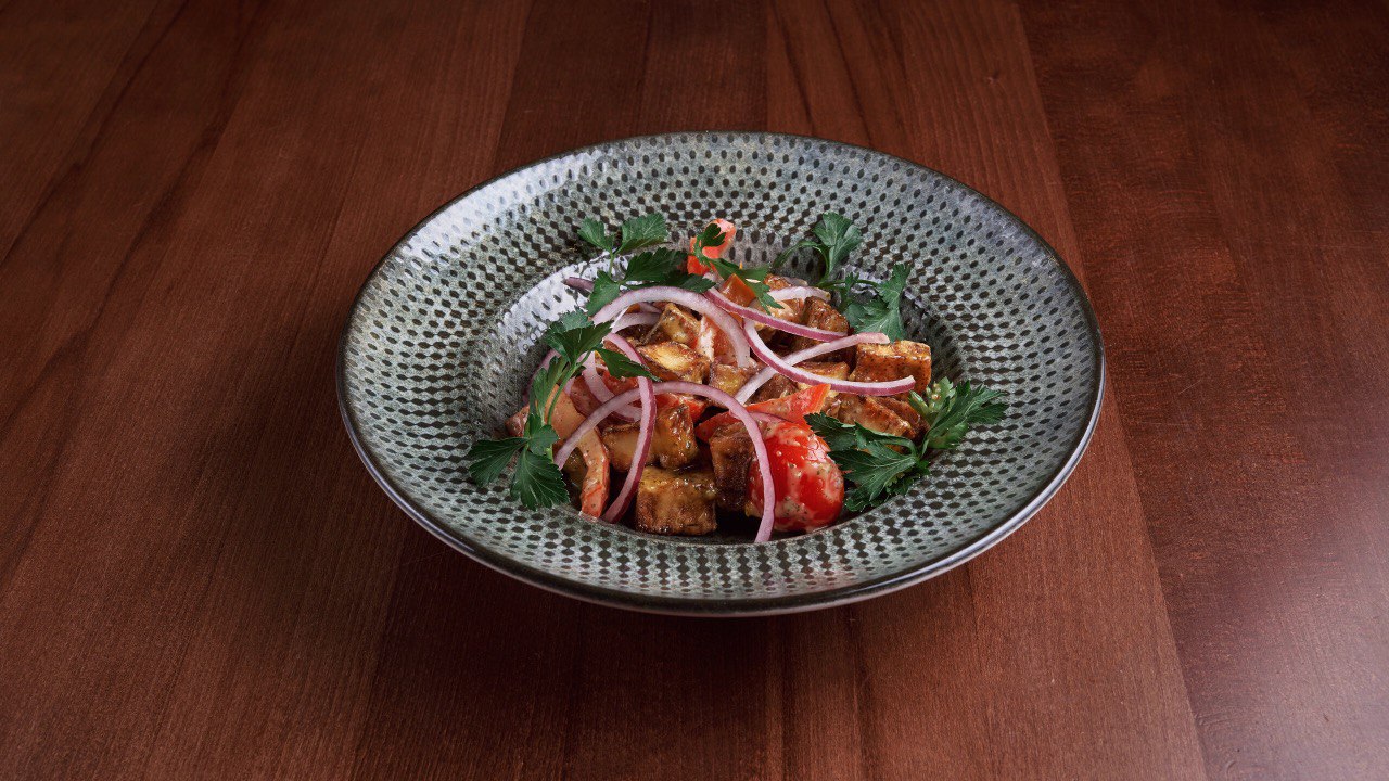 Салат из баклажан, томатов